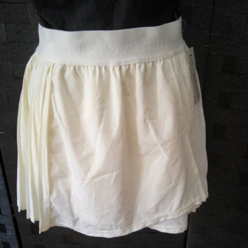 Chic Cream Skater Skirt - Picture 2 of 4